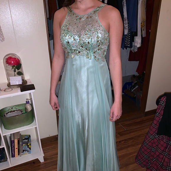 Light green prom dress - Picture 1 of 1